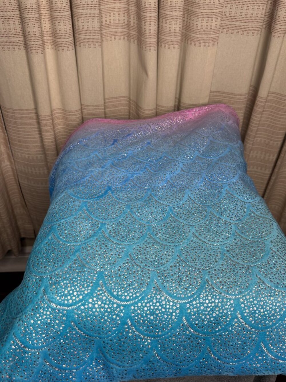 Sequin Mermaid Tail Blanket - Teal & Pink Ombre Flip Sequins Kids One Size - Picture 4 of 6
